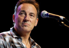 S2 Outfieldspringsteen