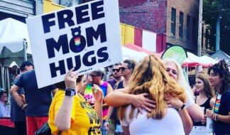 Momhugs
