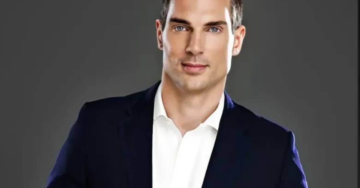 Tristan Schukraft Photo Cropped