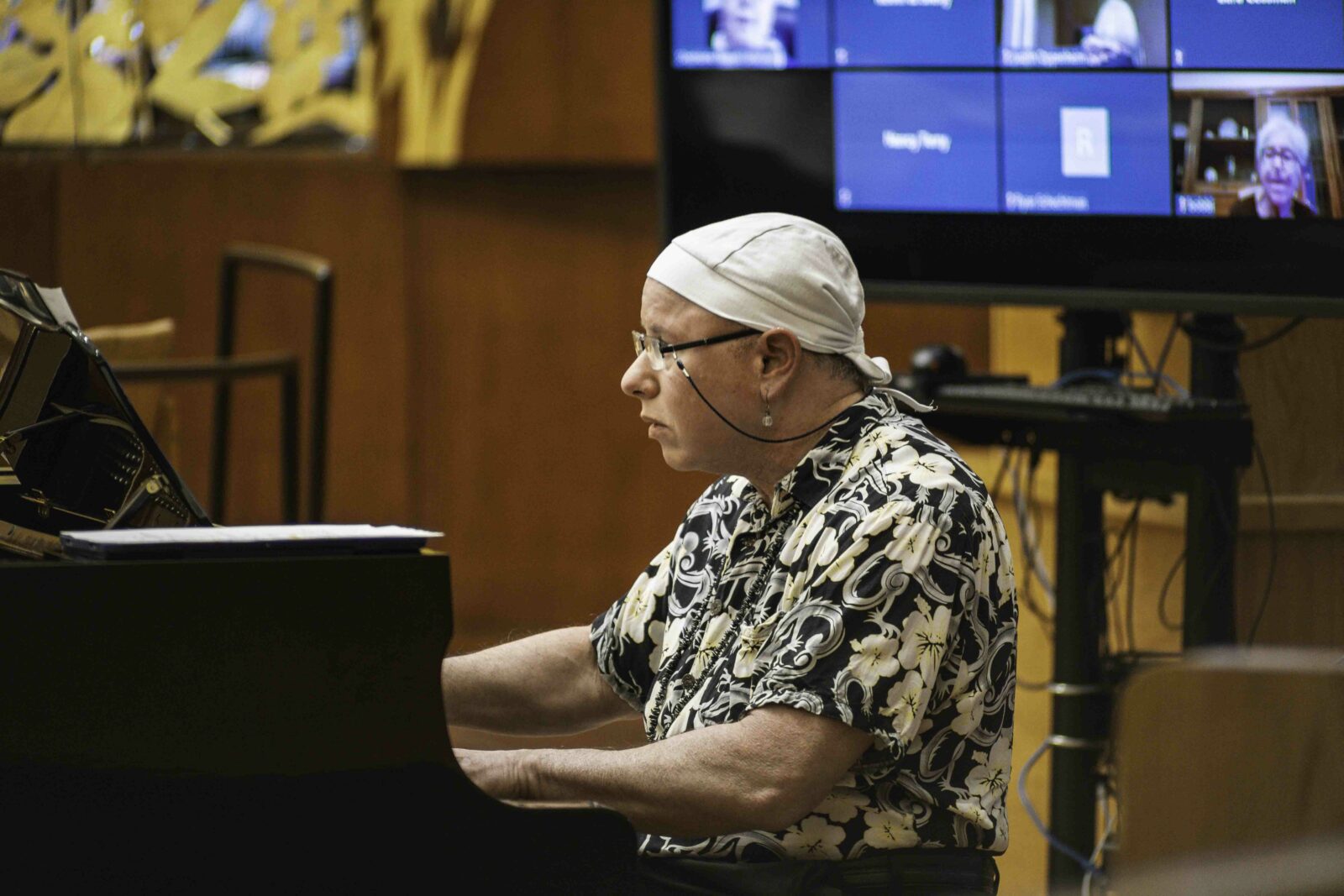 Brandy Sinco playing an original song at Temple Beth Emeth's special International Trans Day of Visibility Shabbat service in March, 2024. Photo: Nikki Tarasev
