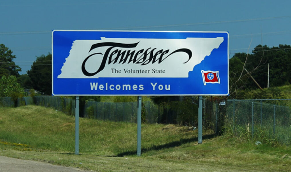 Welcome_to_Tennessee_sign_insert_by_formulanone_via_Wikimedia_Commons