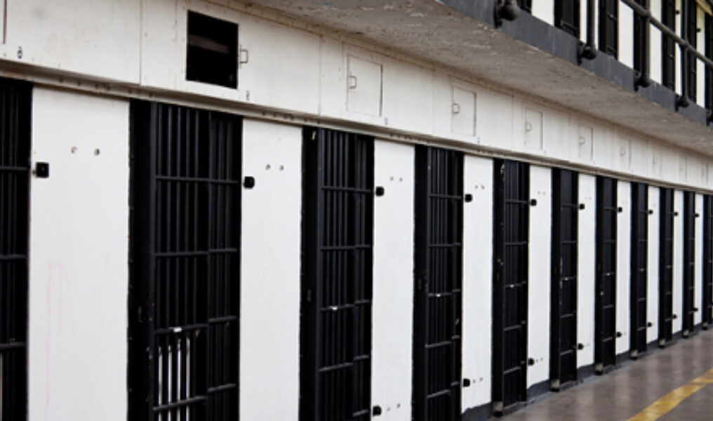 prison_insert_by_Bigstock